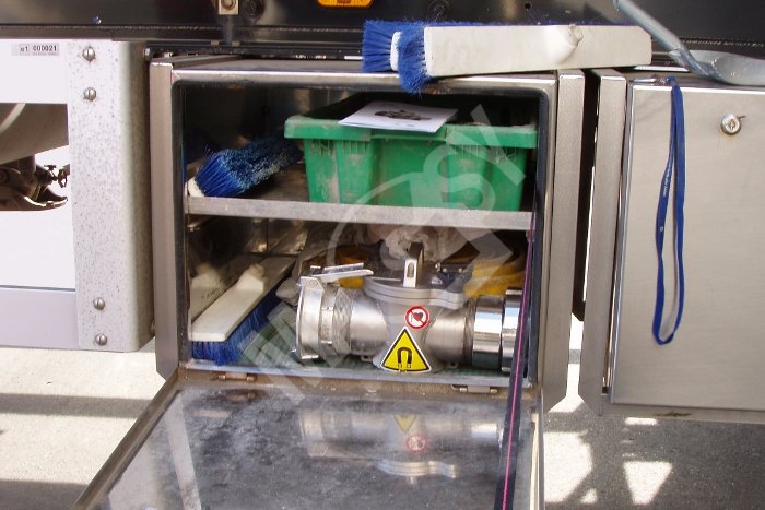 Cisternový průtokový magnetický separátor